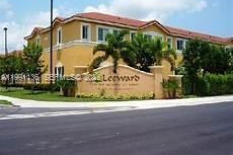 Touwnhouse à louer à Doral, Floride: 3 chambres, 147.62 m2 № 2056788 - photo 2