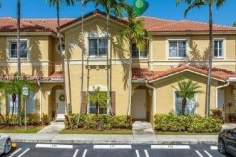Touwnhouse à louer à Doral, Floride: 3 chambres, 147.62 m2 № 2056788 - photo 1