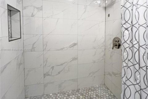 Condo in Miami, Florida, 2 bedrooms № 1964089 - photo 6