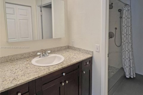 Condo in Miami, Florida, 2 bedrooms № 1964089 - photo 8