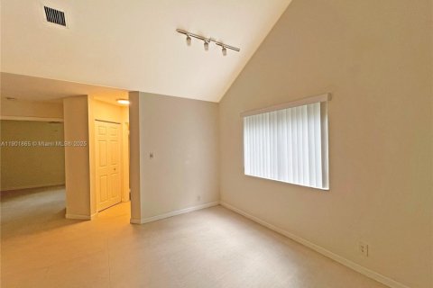 Condo in Miami, Florida, 2 bedrooms № 1964089 - photo 9