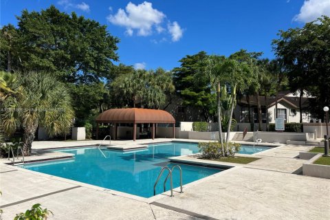 Condo in Miami, Florida, 2 bedrooms № 1964089 - photo 16