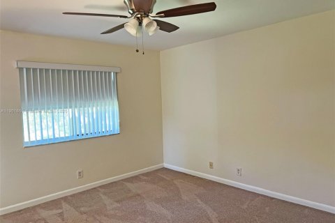 Condo in Miami, Florida, 2 bedrooms № 1964089 - photo 10