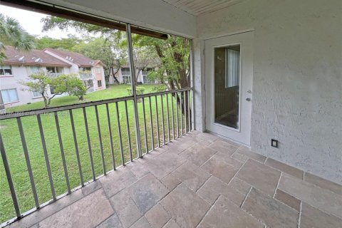 Condo in Miami, Florida, 2 bedrooms № 1964089 - photo 15