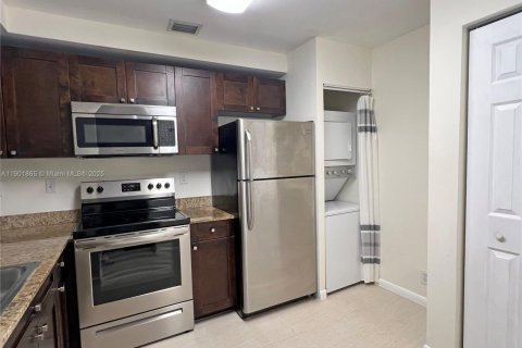 Condo in Miami, Florida, 2 bedrooms № 1964089 - photo 4