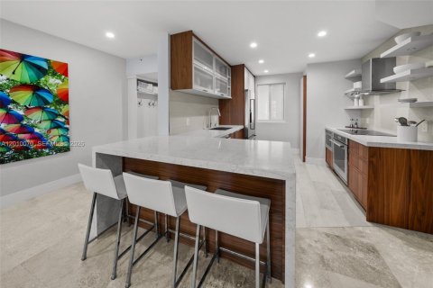Condo in Miami Beach, Florida, 2 bedrooms  № 2076261 - photo 6