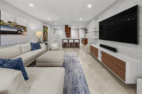 Condo in Miami Beach, Florida, 2 bedrooms  № 2076261 - photo 4