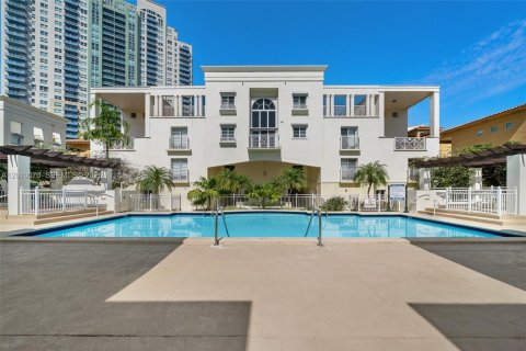Condo in Miami Beach, Florida, 2 bedrooms  № 2076261 - photo 26