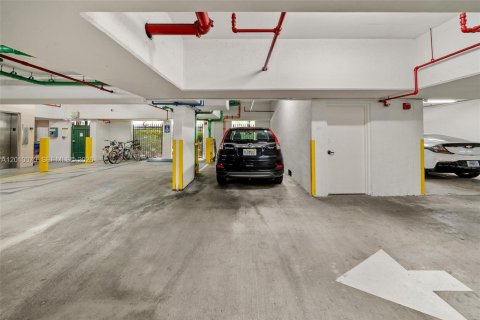Condo in Miami Beach, Florida, 2 bedrooms  № 2076261 - photo 21