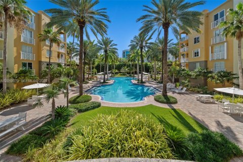 Condo in Miami Beach, Florida, 2 bedrooms  № 2076261 - photo 24