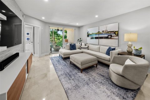 Condo in Miami Beach, Florida, 2 bedrooms  № 2076261 - photo 5