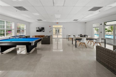 Condo in Miami Beach, Florida, 2 bedrooms  № 2076261 - photo 25