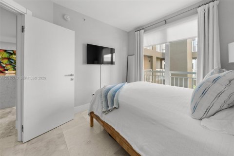 Condo in Miami Beach, Florida, 2 bedrooms  № 2076261 - photo 16