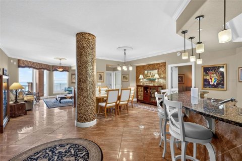 Condominio en venta en Daytona Beach Shores, Florida, 3 dormitorios, 225.29 m2 № 2156927 - foto 2