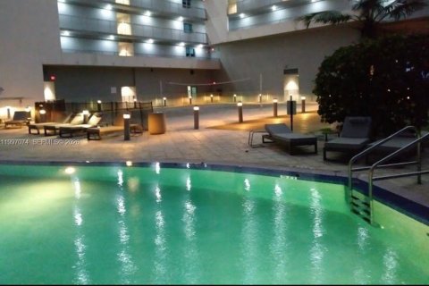 Condominio en alquiler en Miami, Florida, 1 dormitorio, 78.5 m2 № 2059468 - foto 5
