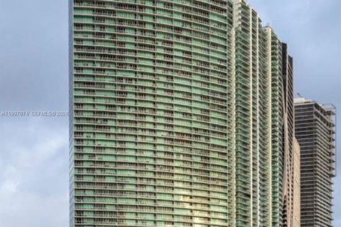 Condominio en alquiler en Miami, Florida, 1 dormitorio, 78.5 m2 № 2059468 - foto 3