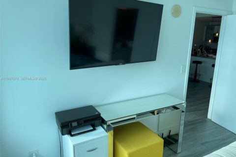 Condominio en alquiler en Miami, Florida, 1 dormitorio, 78.5 m2 № 2059468 - foto 28