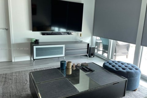 Condominio en alquiler en Miami, Florida, 1 dormitorio, 78.5 m2 № 2059468 - foto 17