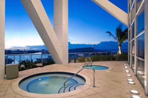 Condominio en alquiler en Miami, Florida, 1 dormitorio, 78.5 m2 № 2059468 - foto 4