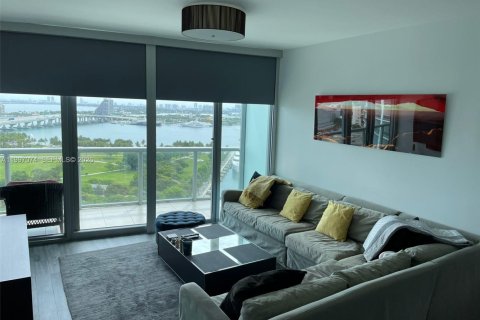 Condominio en alquiler en Miami, Florida, 1 dormitorio, 78.5 m2 № 2059468 - foto 15