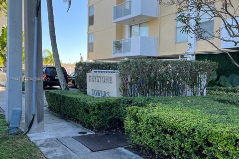 Купить кондоминиум в Норт-Майами, Флорида 2 спальни, 89.46м2, № 1983761 - фото 6