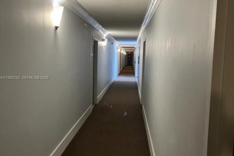 Купить кондоминиум в Норт-Майами, Флорида 2 спальни, 89.46м2, № 1983761 - фото 4