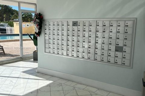 Купить кондоминиум в Норт-Майами, Флорида 2 спальни, 89.46м2, № 1983761 - фото 10