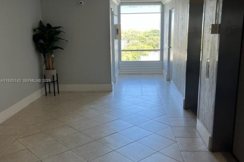 Купить кондоминиум в Норт-Майами, Флорида 2 спальни, 89.46м2, № 1983761 - фото 8