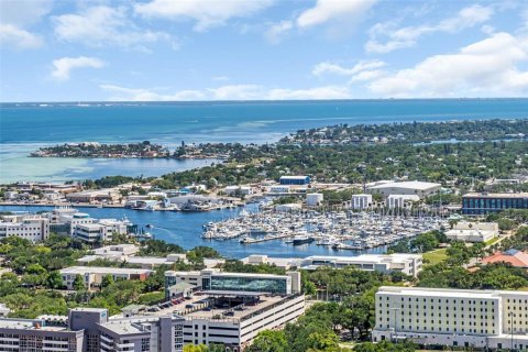 Condo in Saint Petersburg, Florida, 3 bedrooms  № 2101144