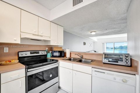 Touwnhouse à vendre à Weston, Floride: 2 chambres, 107.58 m2 № 1965384 - photo 18