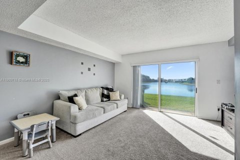 Touwnhouse à vendre à Weston, Floride: 2 chambres, 107.58 m2 № 1965384 - photo 25