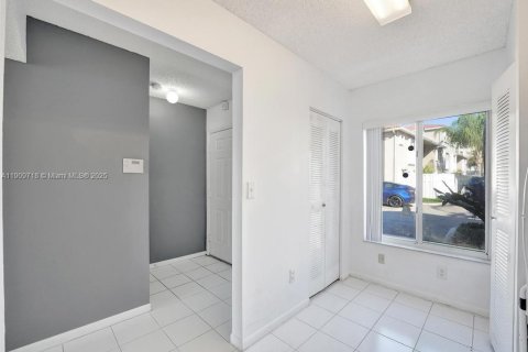 Touwnhouse à vendre à Weston, Floride: 2 chambres, 107.58 m2 № 1965384 - photo 14