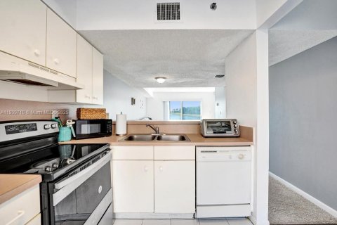 Touwnhouse à vendre à Weston, Floride: 2 chambres, 107.58 m2 № 1965384 - photo 17