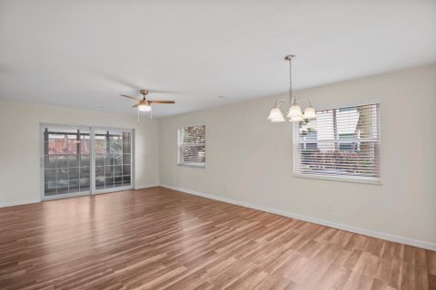 Condo in Stuart, Florida, 2 bedrooms  № 2190664 - photo 17