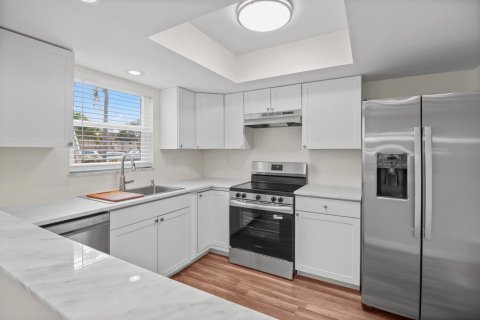 Condo in Stuart, Florida, 2 bedrooms  № 2190664 - photo 15