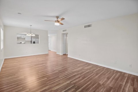 Condo in Stuart, Florida, 2 bedrooms  № 2190664 - photo 19