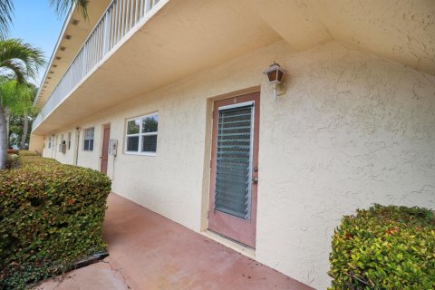 Condo in Stuart, Florida, 2 bedrooms  № 2190664 - photo 9