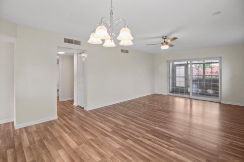 Condo in Stuart, Florida, 2 bedrooms  № 2190664 - photo 18