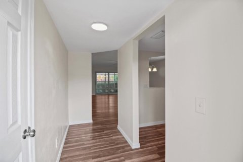 Condo in Stuart, Florida, 2 bedrooms  № 2190664 - photo 11