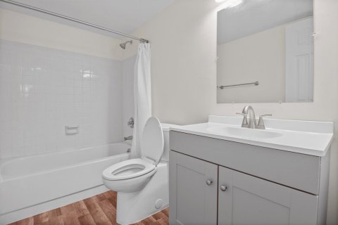 Condo in Stuart, Florida, 2 bedrooms  № 2190664 - photo 26