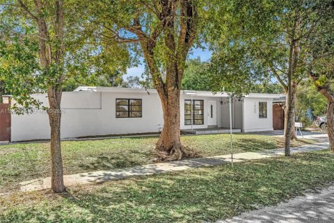 House in Fort Lauderdale, Florida 3 bedrooms, 221.76 sq.m. № 1998934 - photo 4