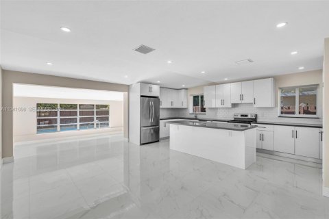 House in Fort Lauderdale, Florida 3 bedrooms, 221.76 sq.m. № 1998934 - photo 14
