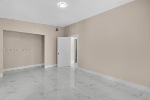 House in Fort Lauderdale, Florida 3 bedrooms, 221.76 sq.m. № 1998934 - photo 28