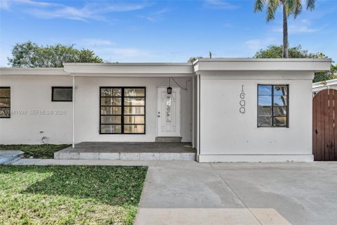 House in Fort Lauderdale, Florida 3 bedrooms, 221.76 sq.m. № 1998934 - photo 5