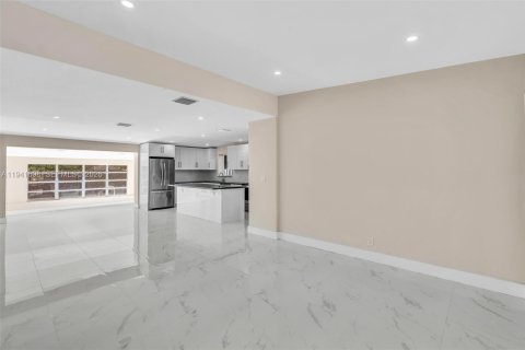 House in Fort Lauderdale, Florida 3 bedrooms, 221.76 sq.m. № 1998934 - photo 11
