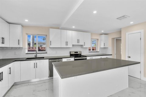House in Fort Lauderdale, Florida 3 bedrooms, 221.76 sq.m. № 1998934 - photo 18