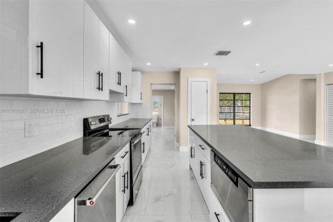 House in Fort Lauderdale, Florida 3 bedrooms, 221.76 sq.m. № 1998934 - photo 21