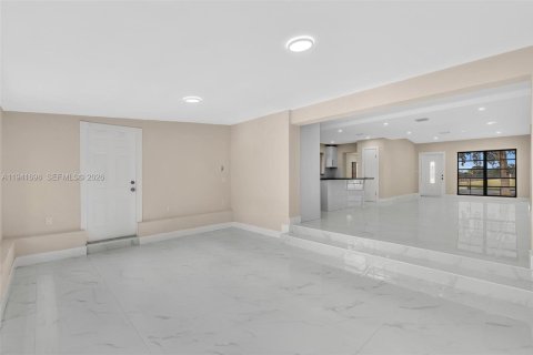 House in Fort Lauderdale, Florida 3 bedrooms, 221.76 sq.m. № 1998934 - photo 24