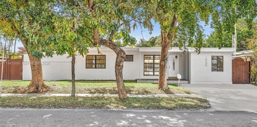 House in Fort Lauderdale, Florida 3 bedrooms, 221.76 sq.m. № 1998934
