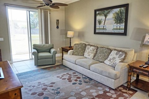 Condo in Land O' Lakes, Florida, 2 bedrooms  № 1535700 - photo 3